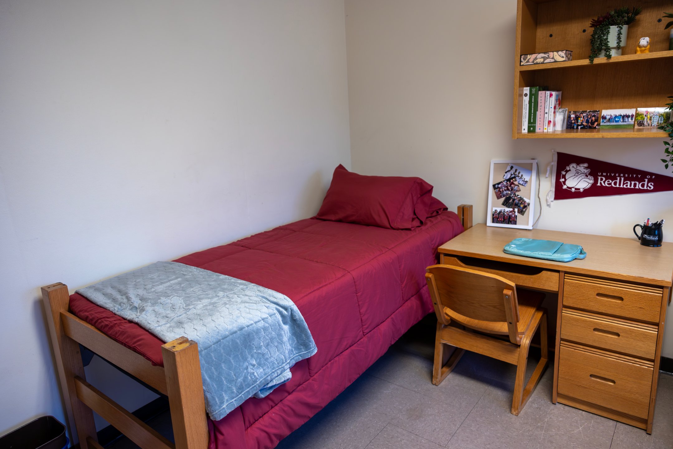 a small bed in a room