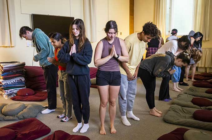 meditation-may-term-circle-prayer-680x450