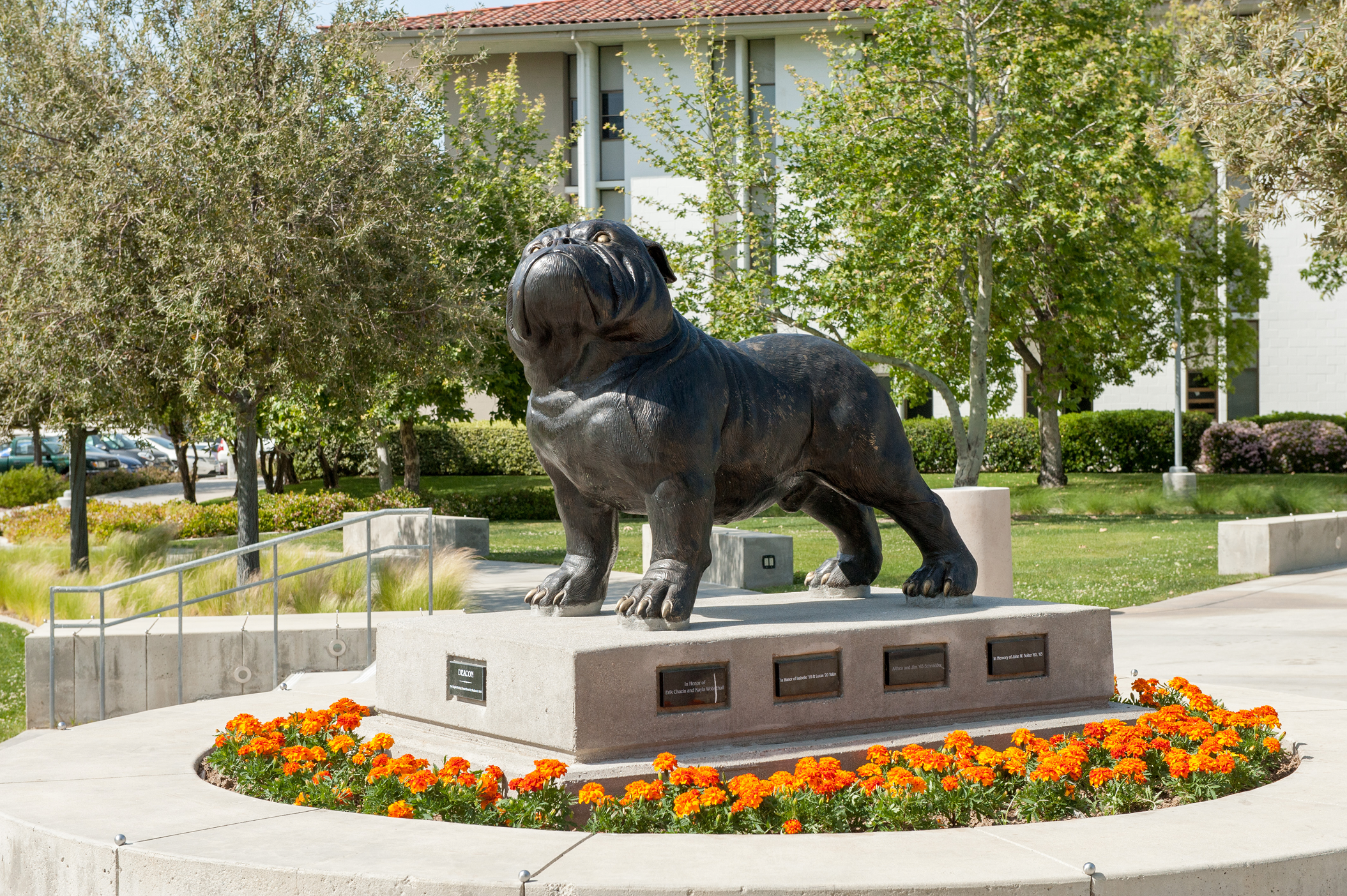 010_Bulldog Statue_20180413_CM 1